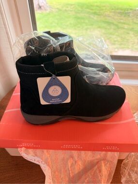 New Easy Spirit SE Elton boots. Size 8